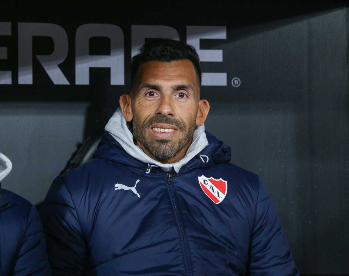 Tevez celebra el triunfo de Independiente ante Vélez