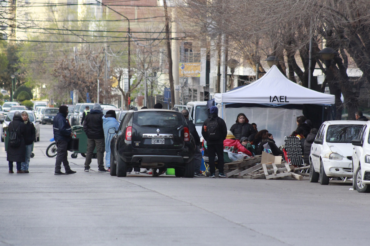 Los trabajadores de registros civiles evalúan extender el paro