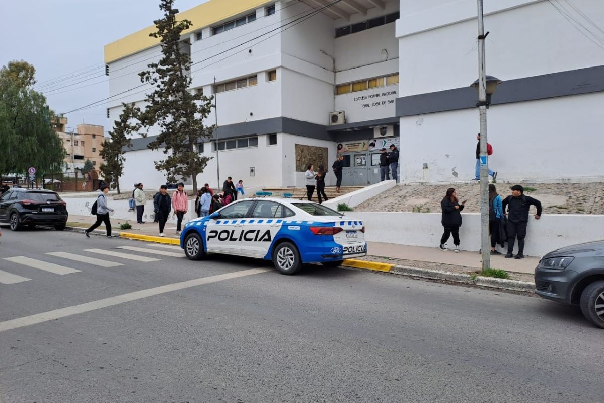 Mañana violenta en dos colegios neuquinos