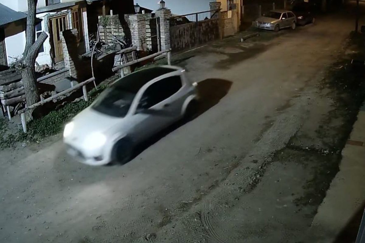 Video: en plena noche, les robaron el auto frente a su casa