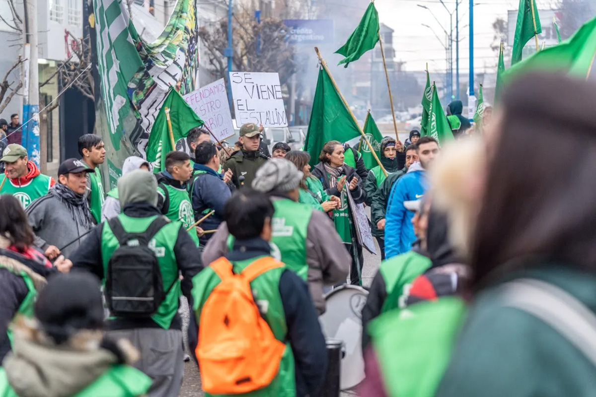 ATE Río Negro protesta y evalúa cortes de ruta para este lunes