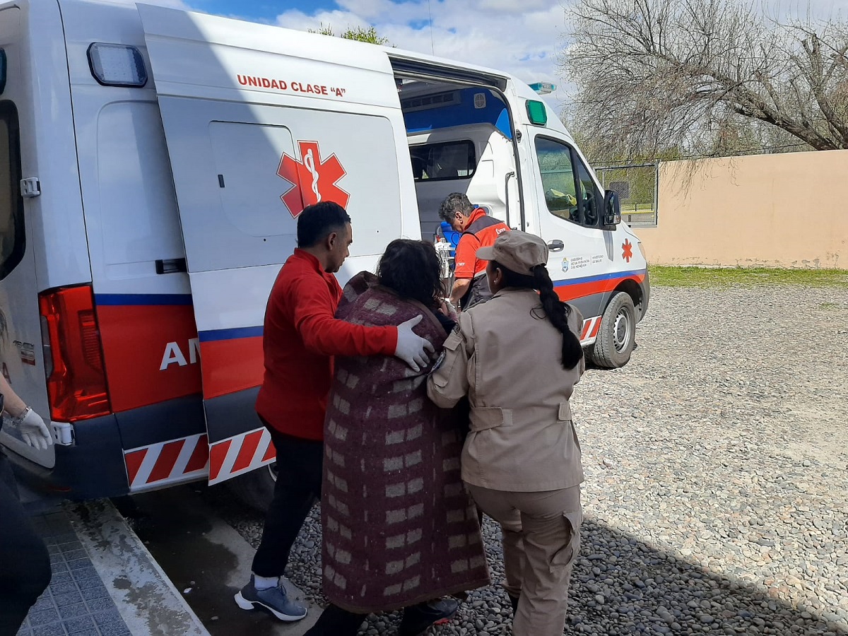 Se arrojó al Limay pero fue rescatada por Prefectura