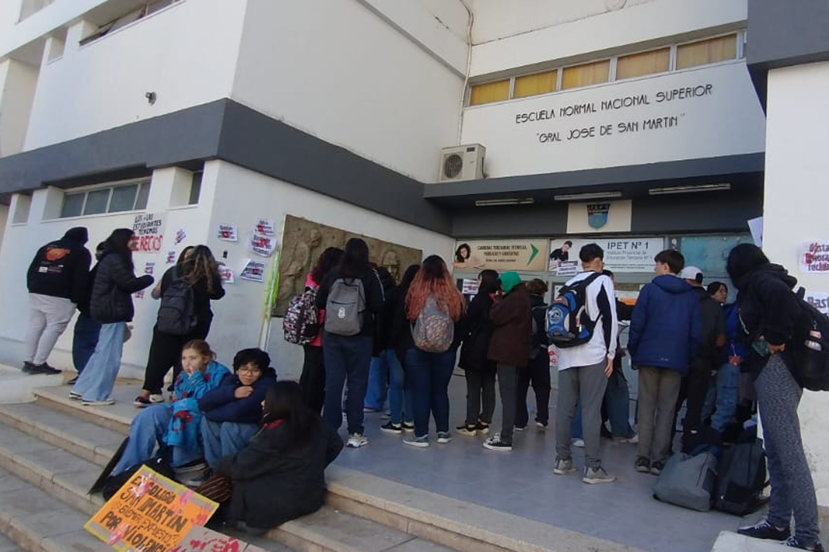 “Los alumnos vienen a la escuela con miedo”, el relato de una madre del San Martín