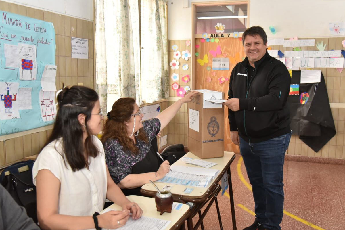 El intendente Gaido votó y aseguró que “es un día para celebrar la democracia”