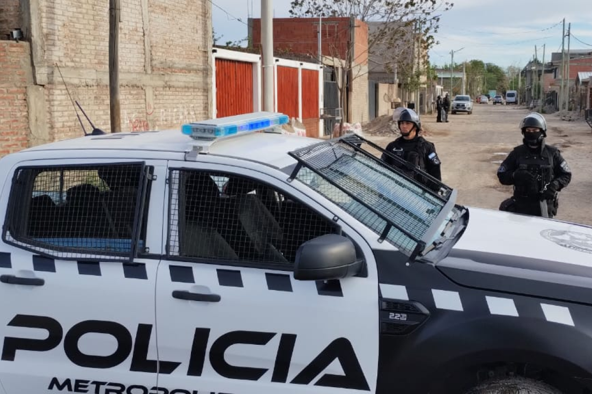 Demoraron a una mujer y un menor por el asesinato en Bouquet Roldán