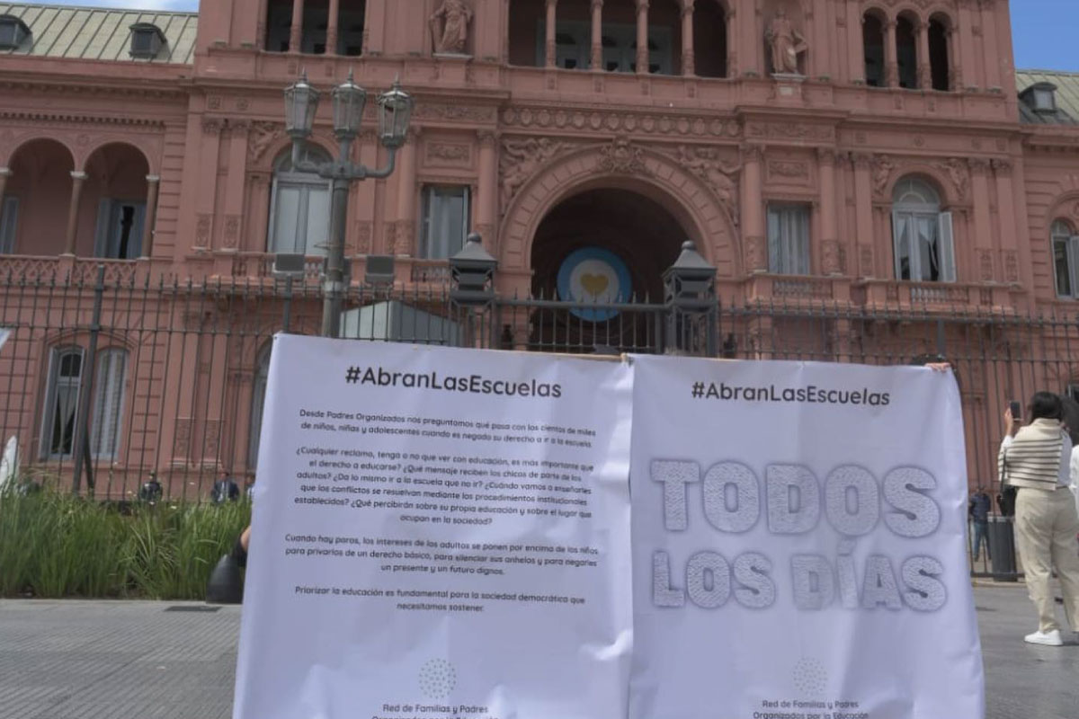 Se entregaron más de 5 mil firmas en Casa Rosada en defensa de la educación