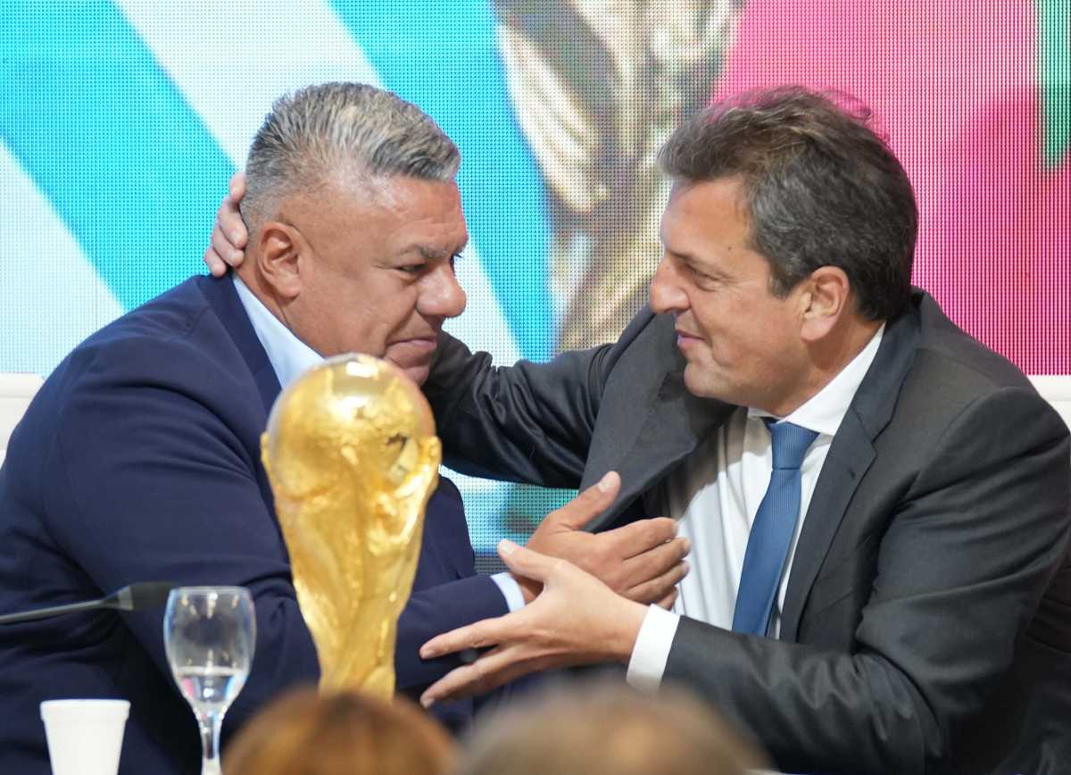 Sergio Massa y Chiqui Tapia presentan la sede del partido inaugural del Mundial 2030