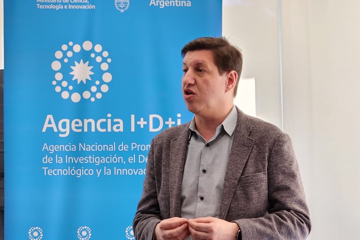 “Massa propone fortalecer el sistema científico argentino y Milei privatizarlo”