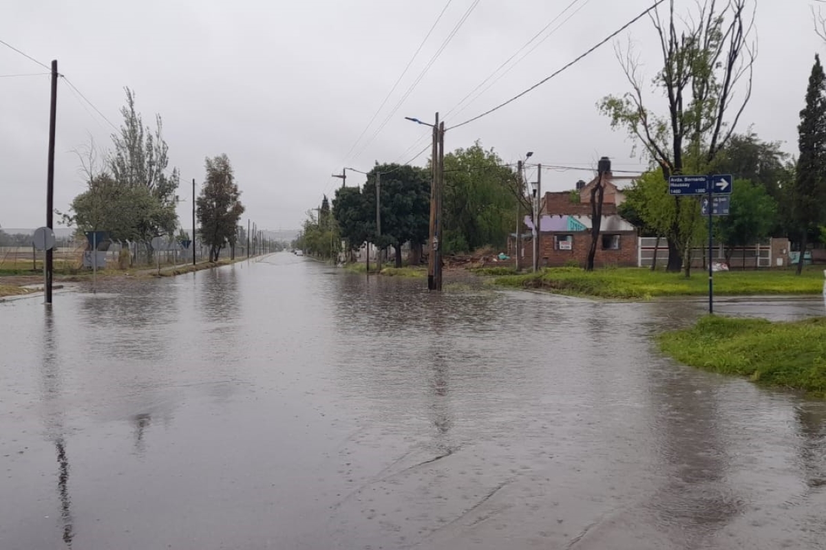 La lluvia causa inconvenientes en algunos barrios neuquinos