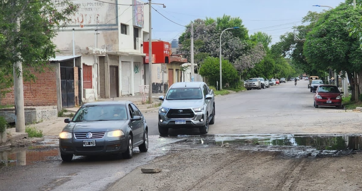 Quejas por un cráter de residuos cloacales