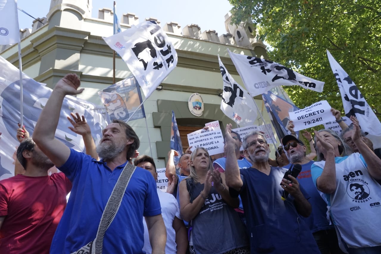 ATEN inicia el paro y marcha al aeropuerto