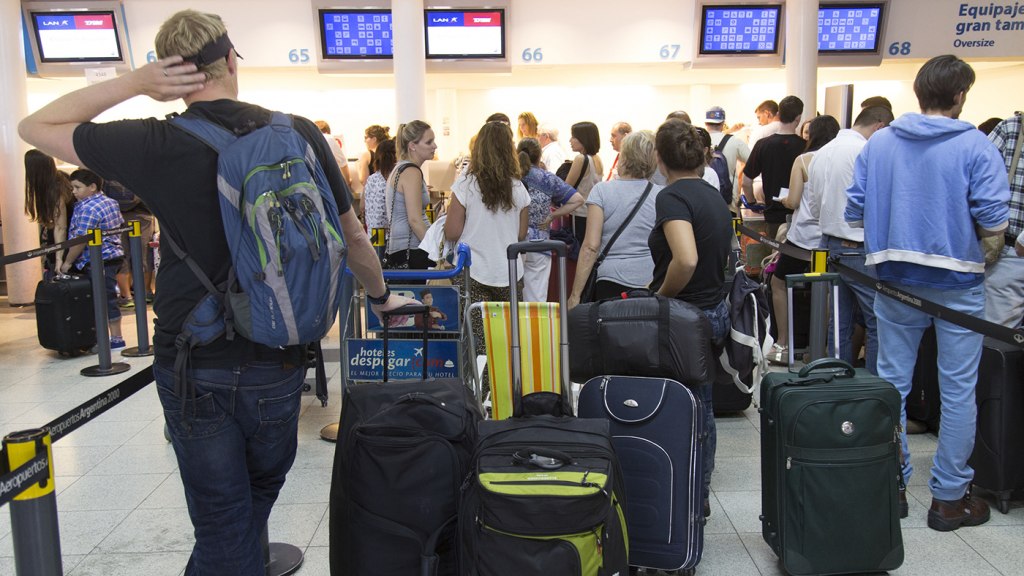 Cómo funcionarán los aeropuertos mañana por el paro de aeronáuticos