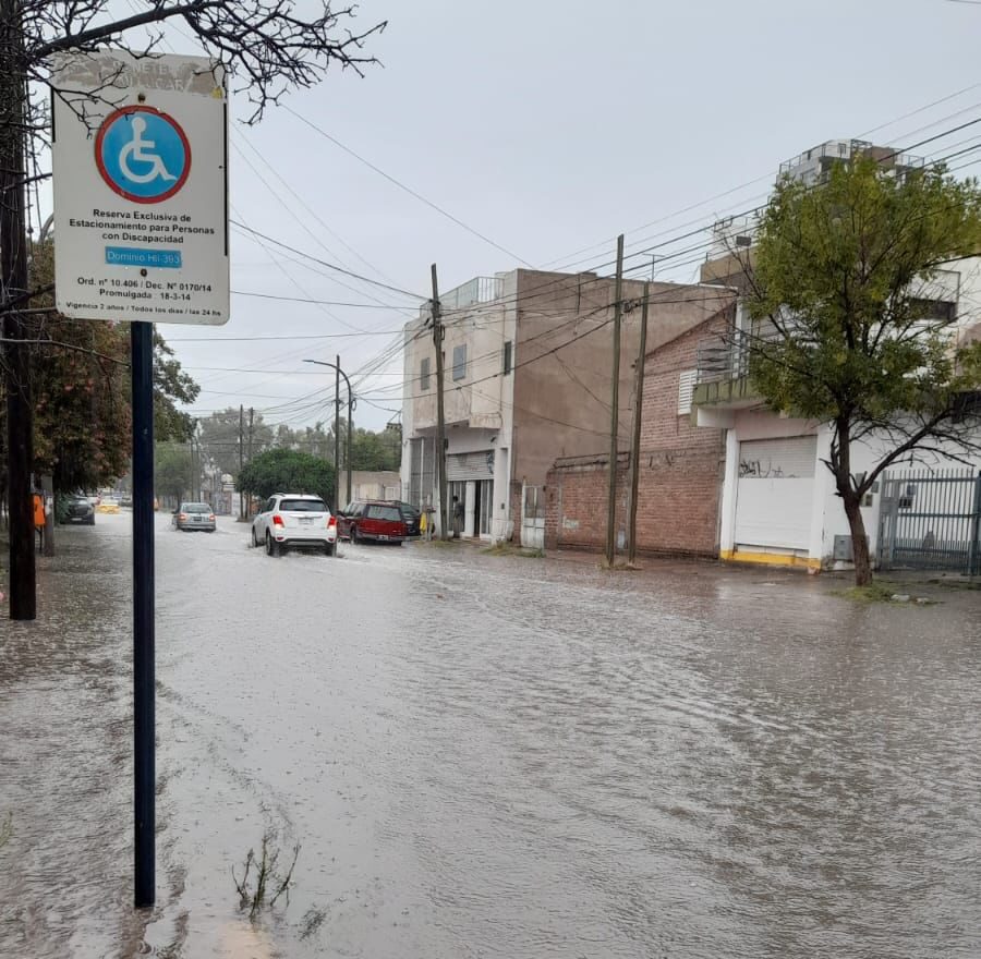 “Todos los equipos operativos están trabajando en la calle por las fuertes lluvias”