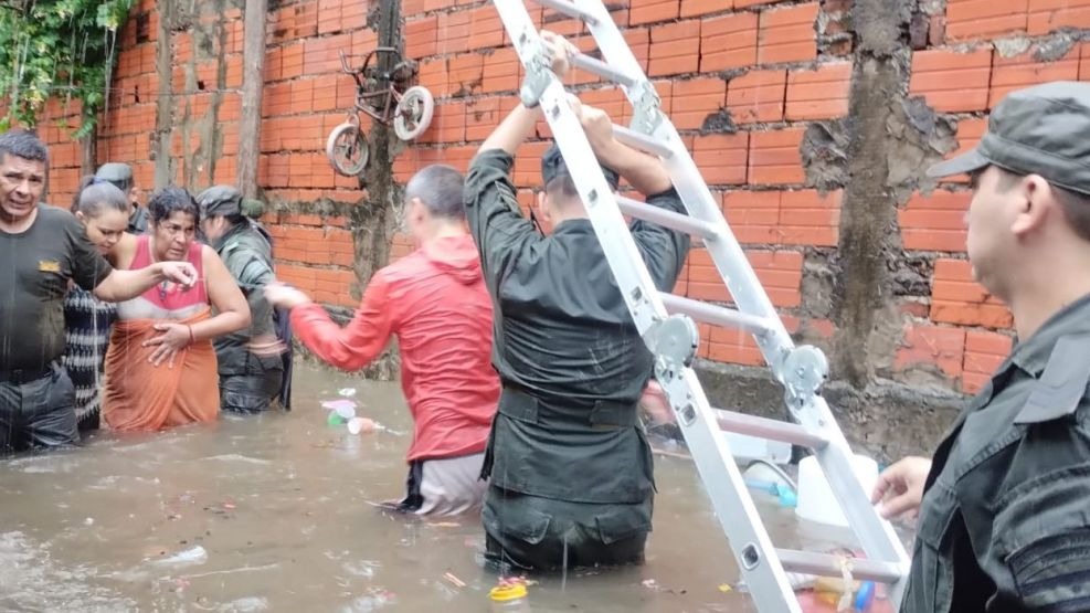 Cerca de 800 personas continúan evacuadas tras las copiosas lluvias en la ciudad de Corrientes