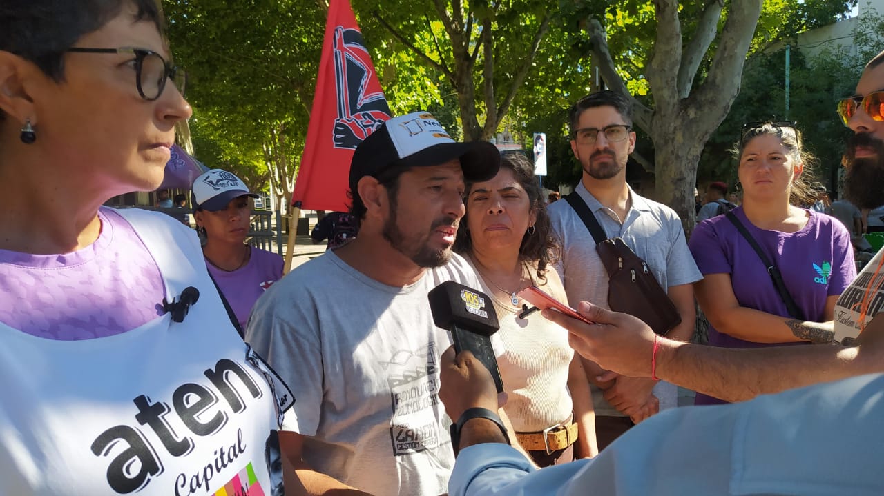 “Si es la mejor oferta salarial, que sus ministros cobren como una maestra”