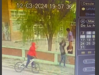 Video: así le robaron a estudiantes en la Escuela N°343