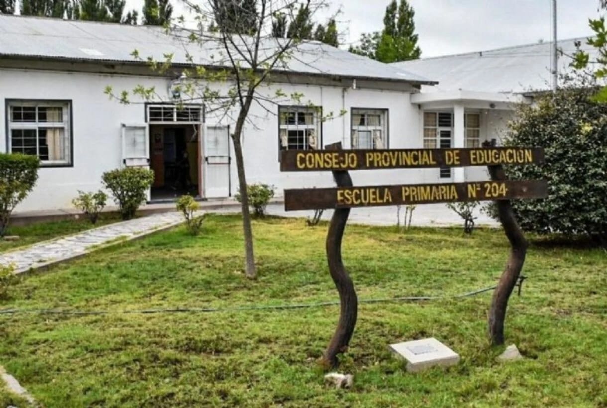 Centenario: padres y docentes reclaman las obras de la Escuela N° 204