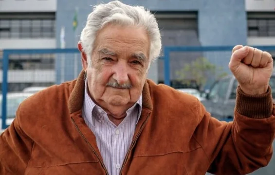 Pepe Mujica anunció que padece un “tumor en el esófago”