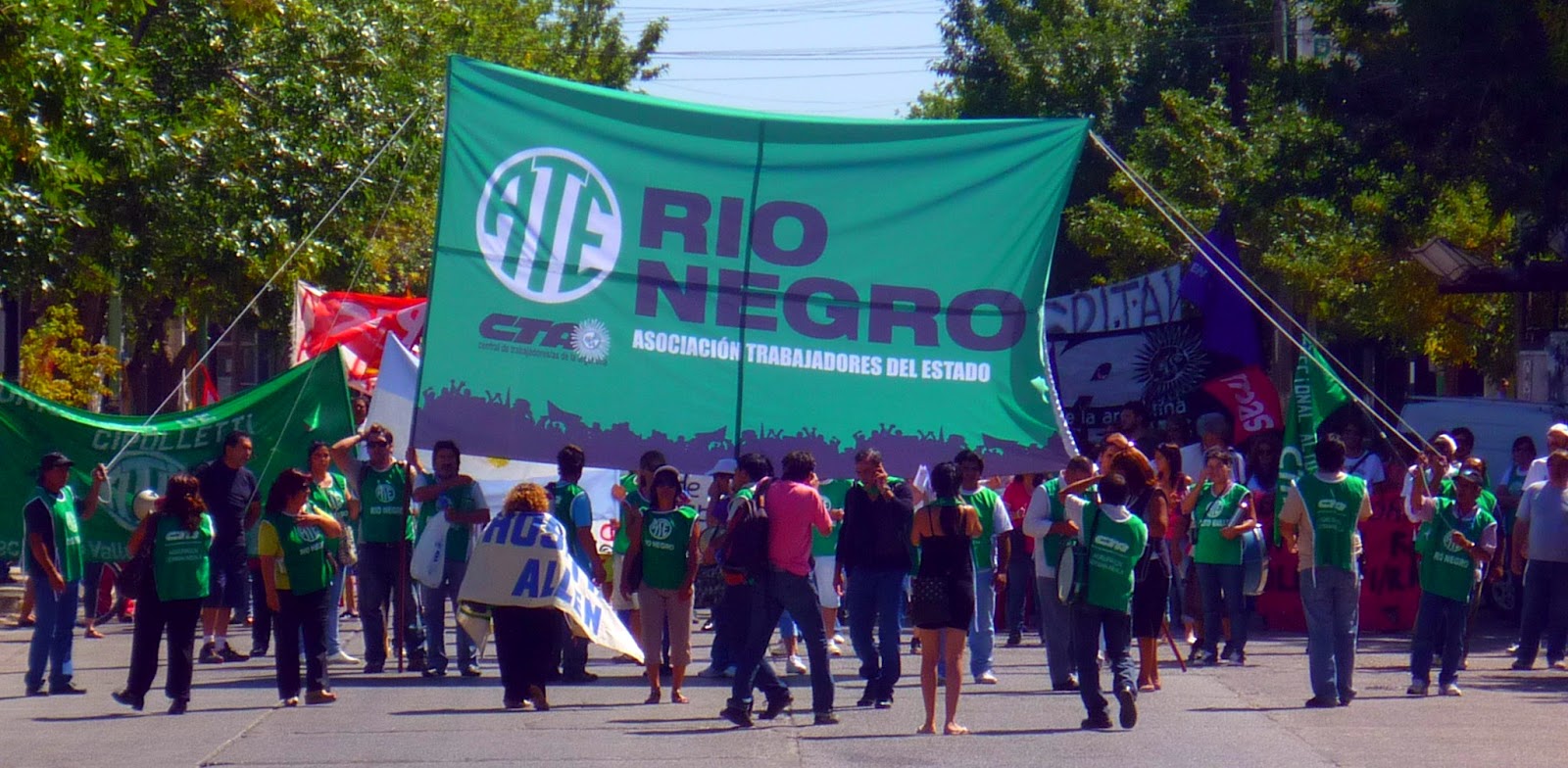 Foro Llao Llao: ATE organiza bloquear las rutas para evitar la llegada de Milei