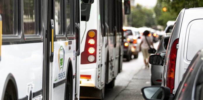 Autopista Santa Fe – Rosario: se masturbó frente a una pasajera en un micro, fue detenido y la víctima debió recibir asistencia médica