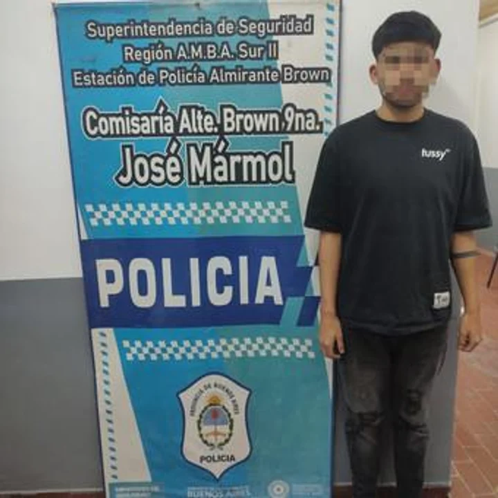 Detuvieron al hijo de un concejal libertario acusado de robarle a una jubilada en Almirante Brown