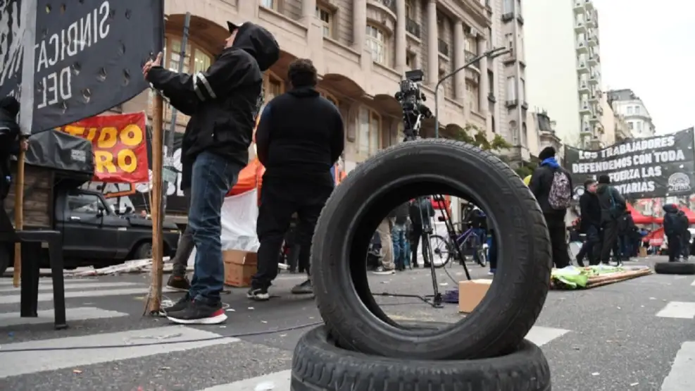 Trabajadores del neumático realizarán un paro general por falta de acuerdo salarial