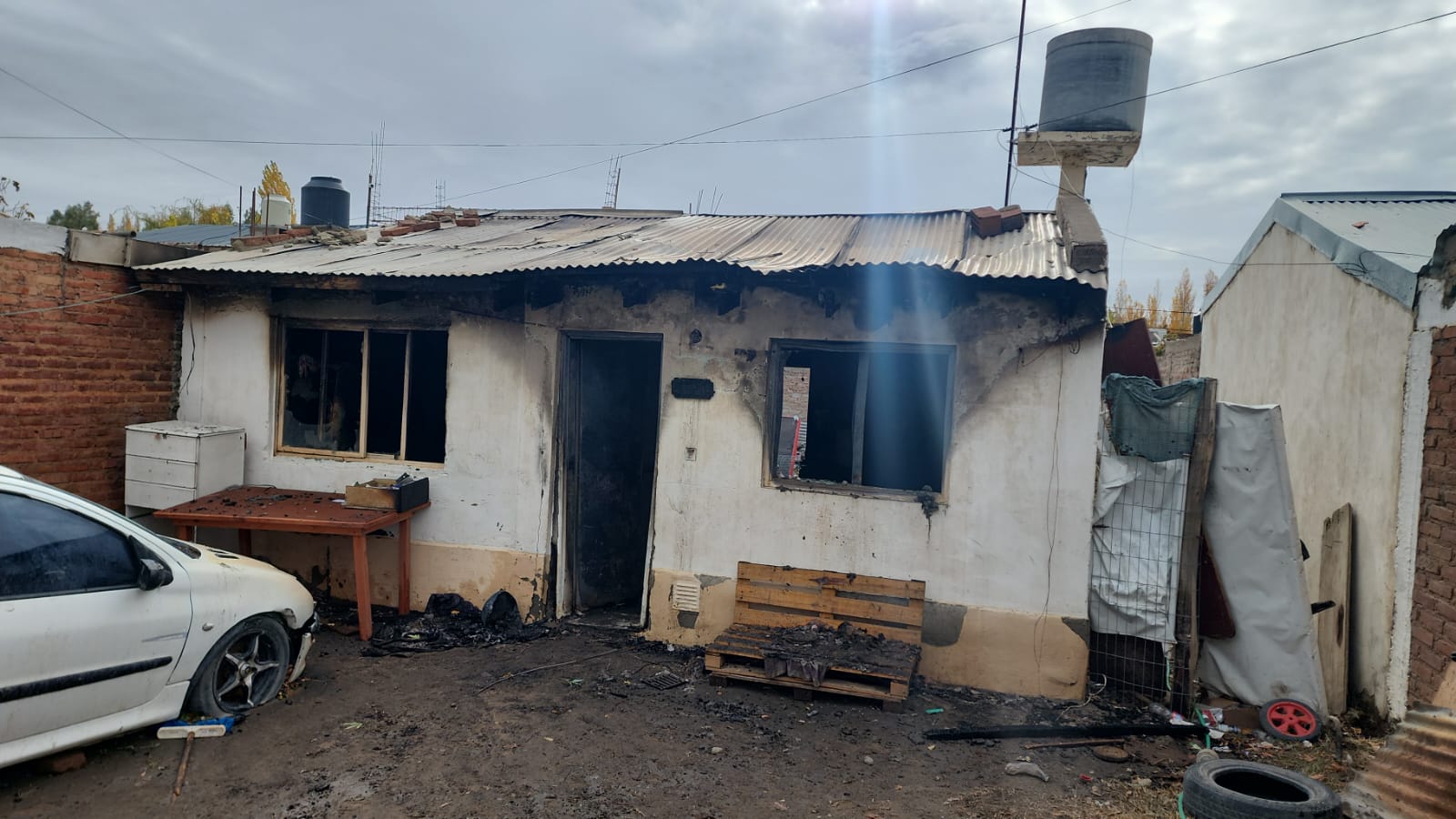 Voraz incendio destruyó una casa