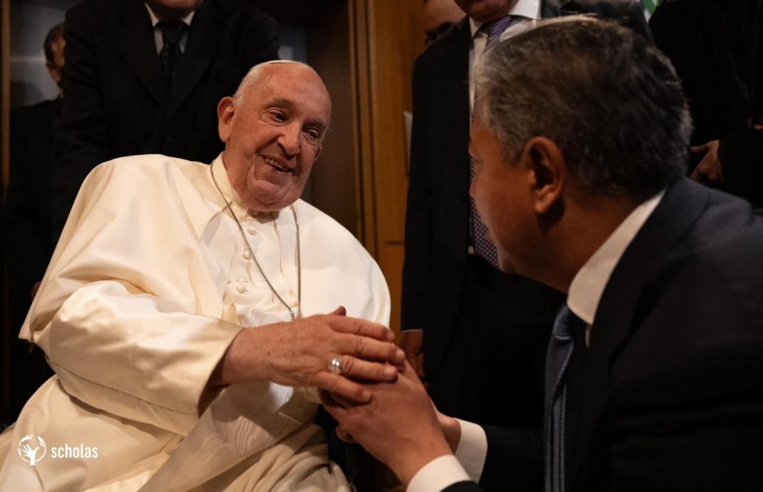 Figueroa participó de un encuentro internacional junto al Papa Francisco