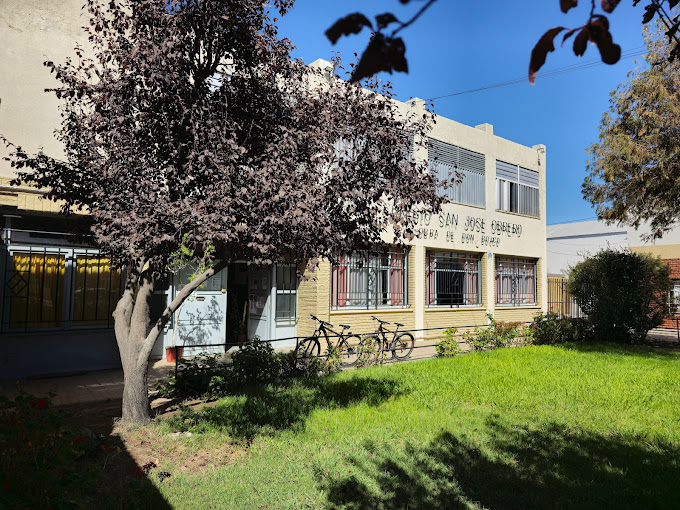 El Colegio San José Obrero fabricará muebles por convenio con la Municipalidad