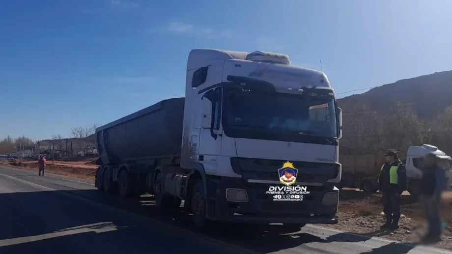 Camionero alcoholizado causa caos cerca de una escuela en Añelo