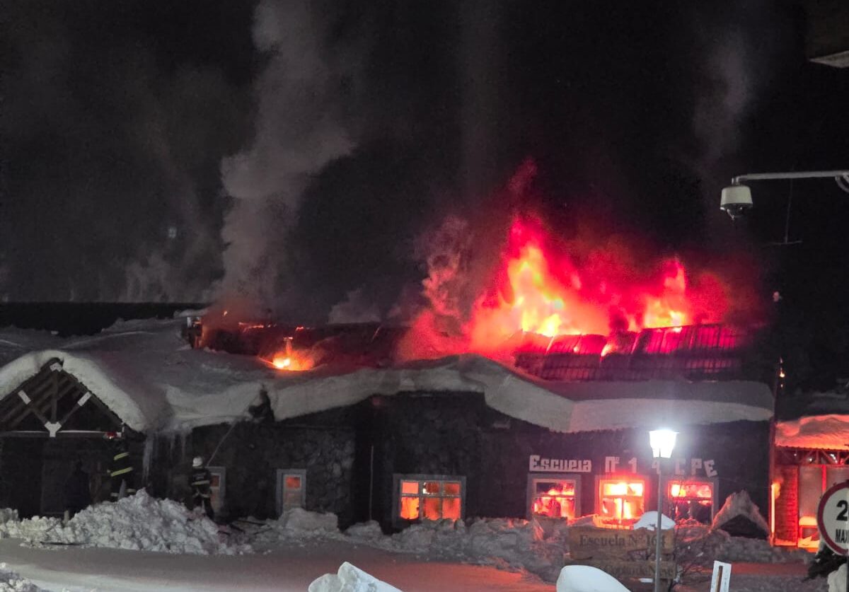 Incendio de la Escuela 164 en Caviahue: conmoción y pérdidas totales