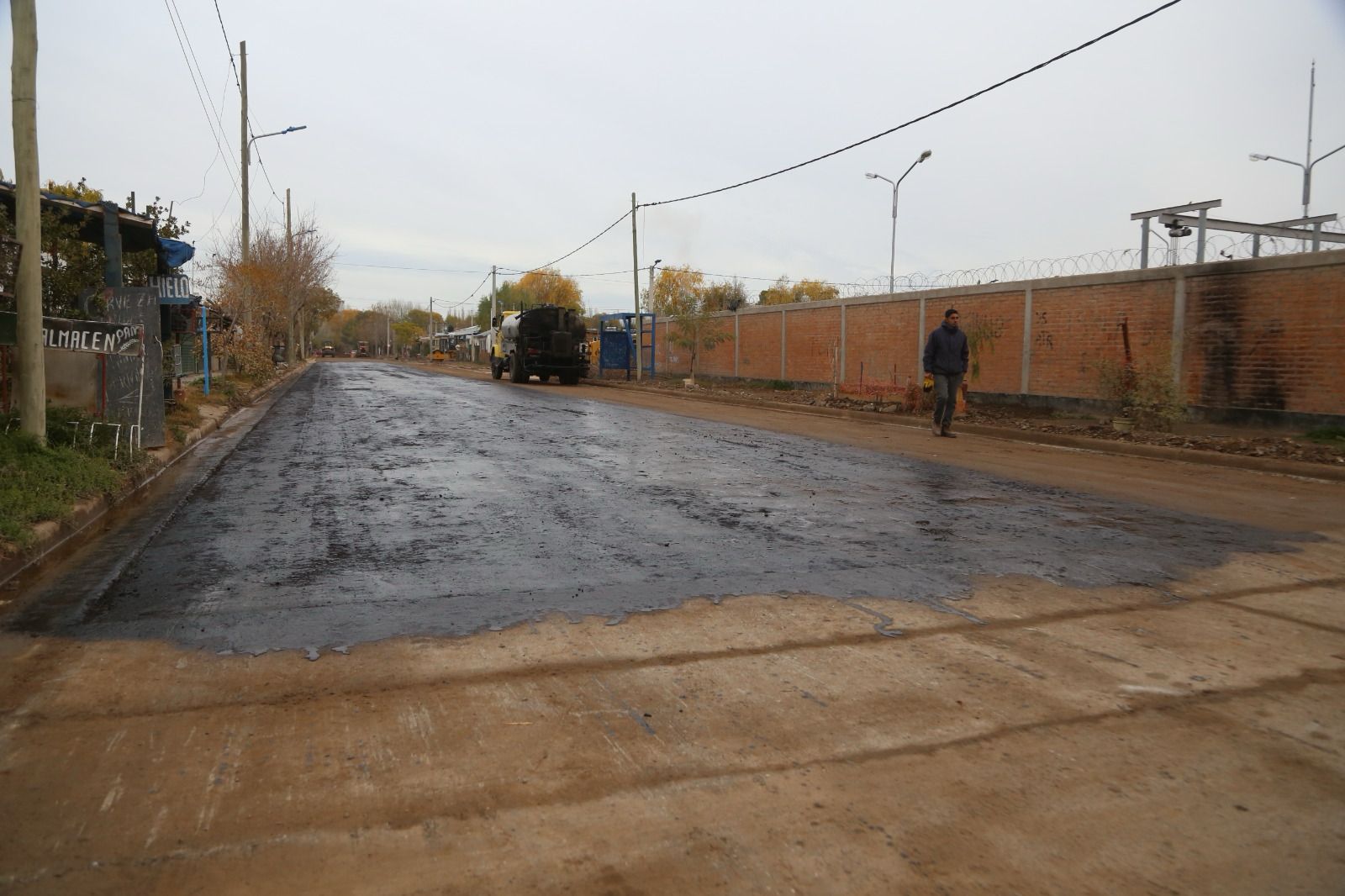 Avanza la pavimentación de 14 cuadras en Valentina Sur