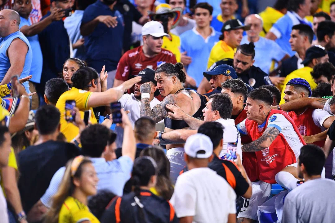 La CONMEBOL le abrió expediente a 10 jugadores de Uruguay por el escándalo ante Colombia