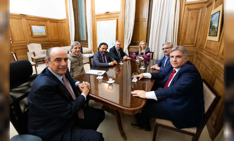 Francos junto a Karina Milei y Luis Caputo recibieron a cuatro gobernadores que se comprometieron a firmar el Pacto de Mayo