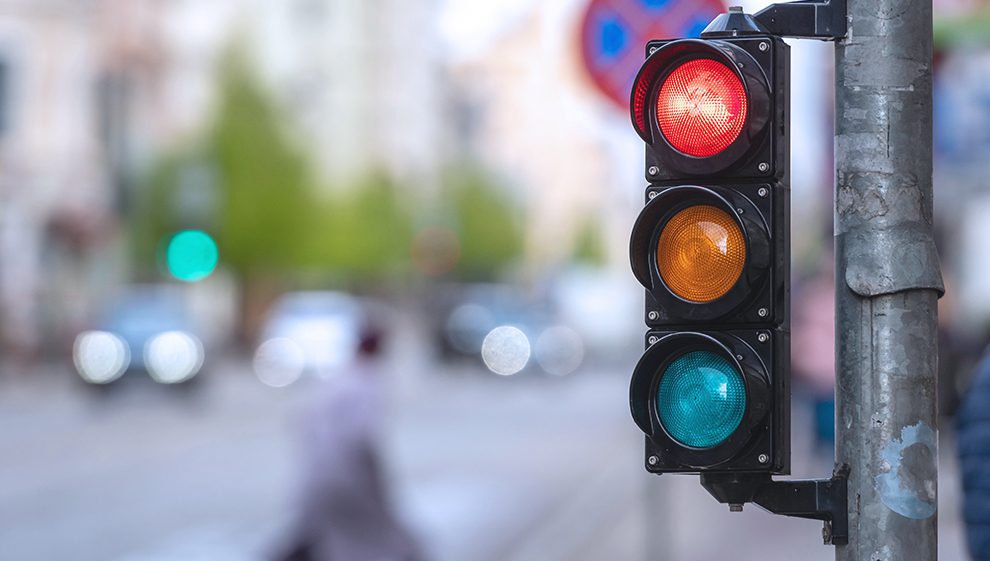 La ciudad transforma el tránsito: semáforos inteligentes y más segundos para el amarrillo