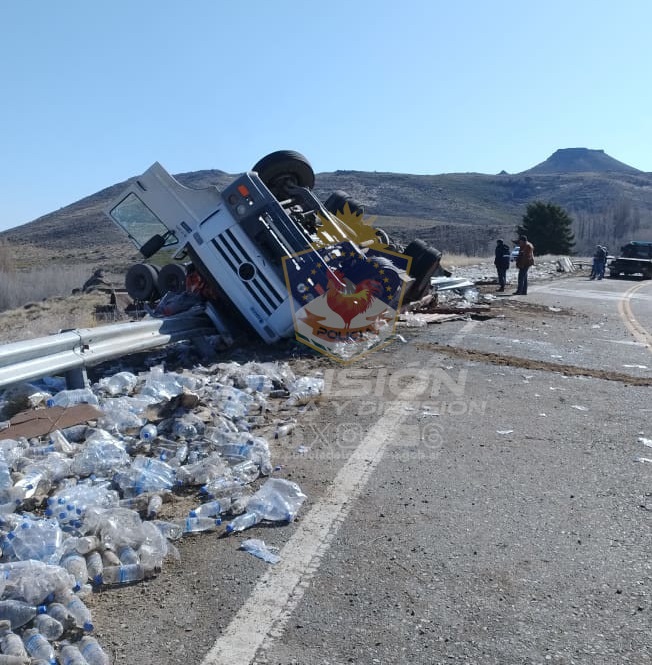 Vuelco de camión con agua en Ruta Nacional 40 en cercanía a La Rinconada