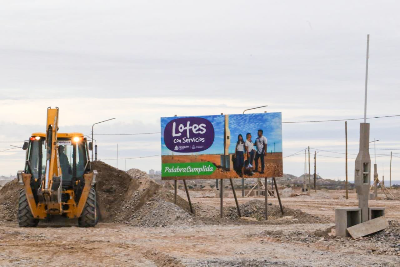 Entrega de nuevos lotes con servicios en la meseta de Neuquén