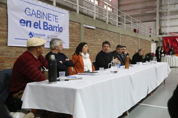 Gabinete en el Barrio llegó a Valentina