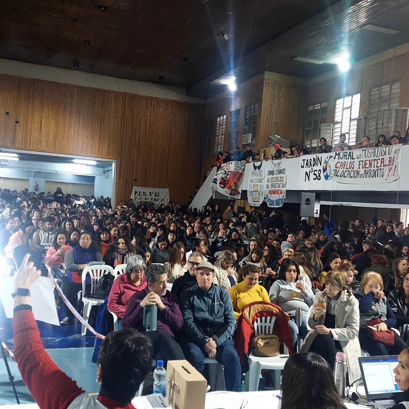 Tensión en la Asamblea de ATEN: docentes decidirán si aceptan la propuesta de gobierno