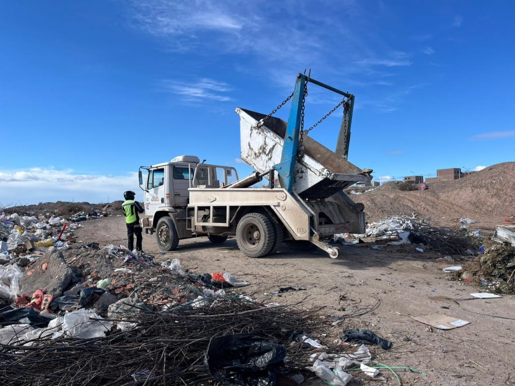 Operativo de limpieza en la Meseta: dos camiones secuestrados por descargar basura