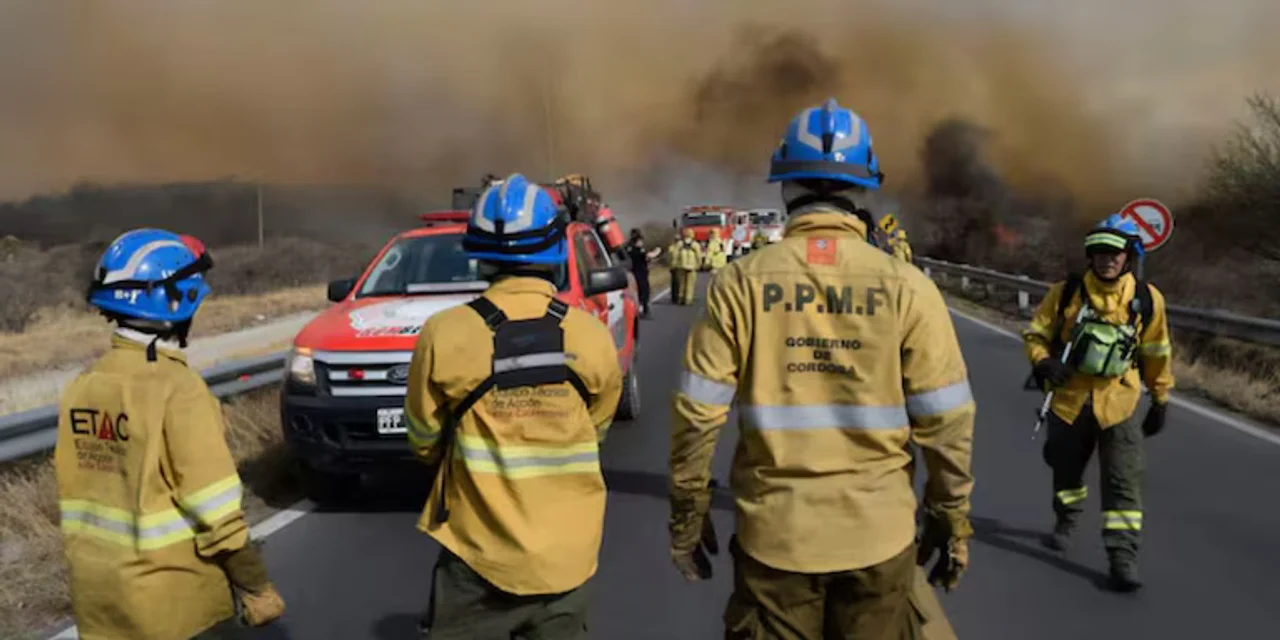 Incendios en Córdoba: más casas afectadas, decenas de personas evacuadas y un panorama poco alentador