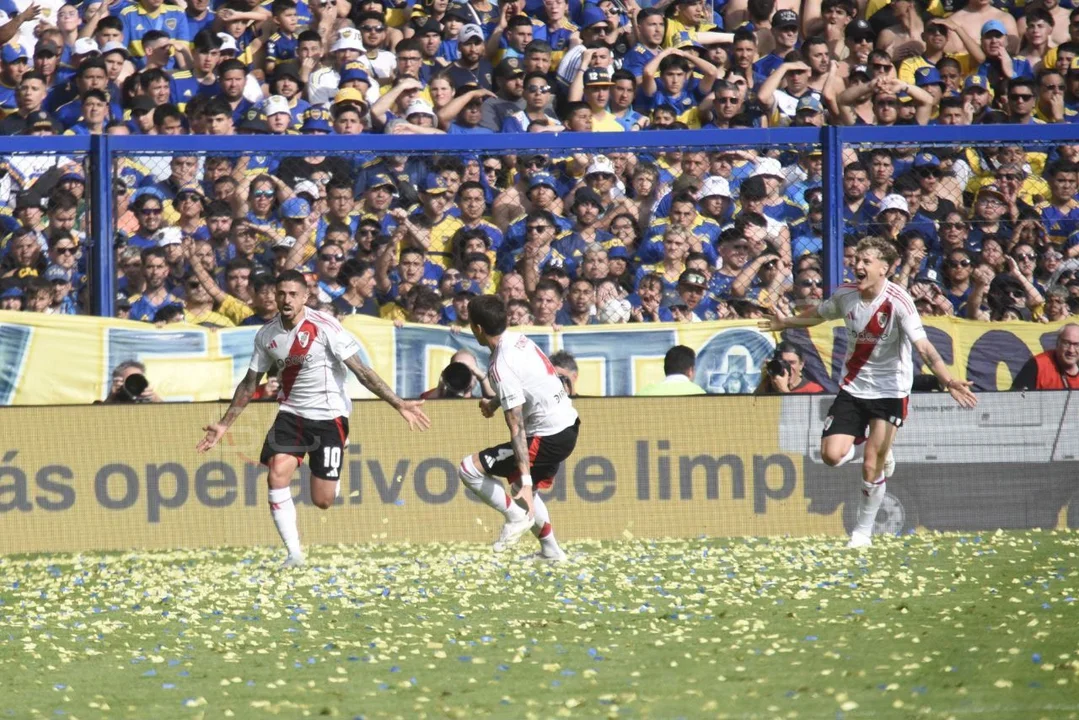 Lanzini abrió el marcador y puso en ventaja a River en el superclásico