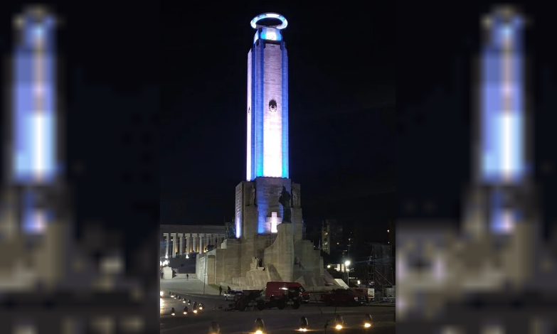 Le rindieron homenaje a Ángel Di María en el Monumento Nacional a la Bandera en Rosario