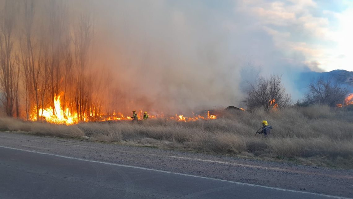 Incendios en Córdoba: más de 50 evacuados en Capilla del Monte