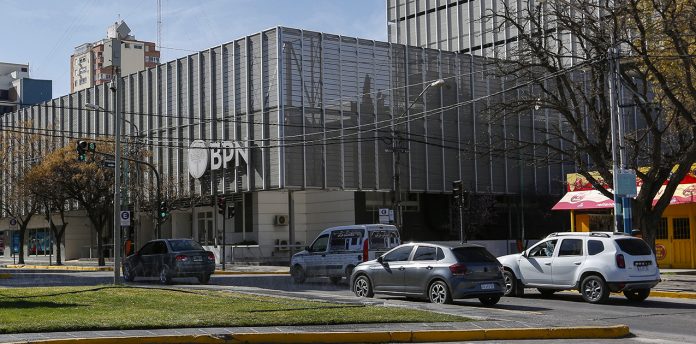 Provincia depositó hoy el pago por ropa de trabajo a empleados estatales