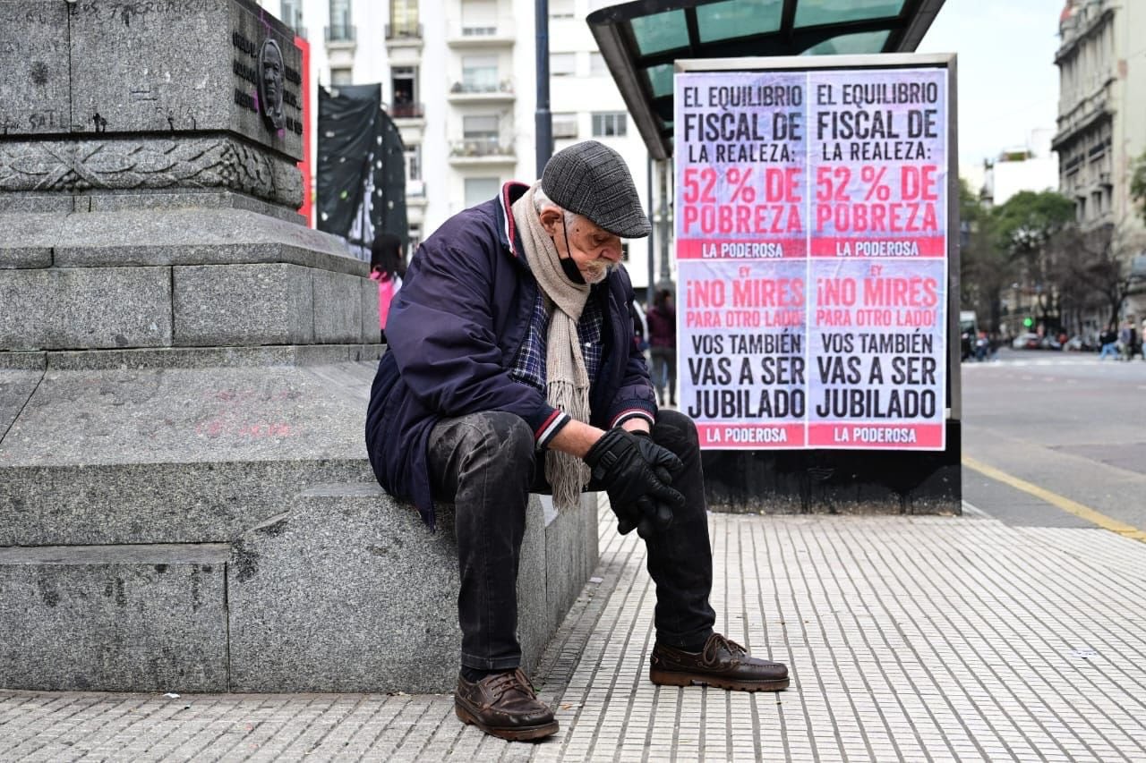 Jubilaciones: el brutal ajuste tras el veto presidencial y la quita de medicamentos