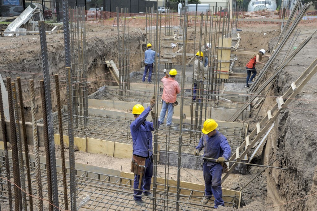 Construcción: la venta de insumos cayó fuerte en los últimos 12 meses, pero muestra signos de recuperación