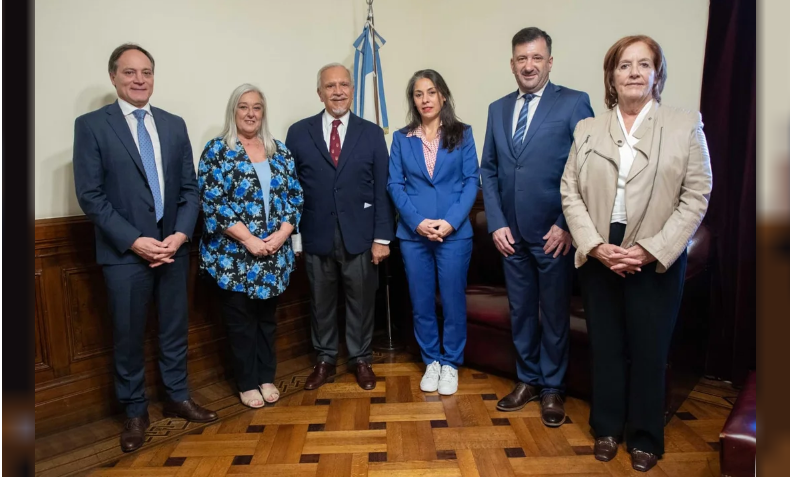 Presentaron dos proyectos para trasladar la Capital Federal a Viedma o Paraná