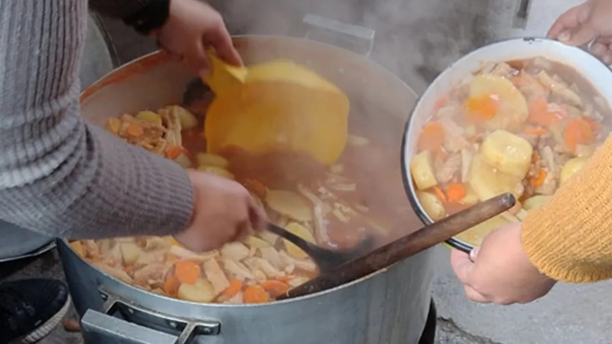 Por falta de alimentos, hacen una olla popular en el 7 de Mayo