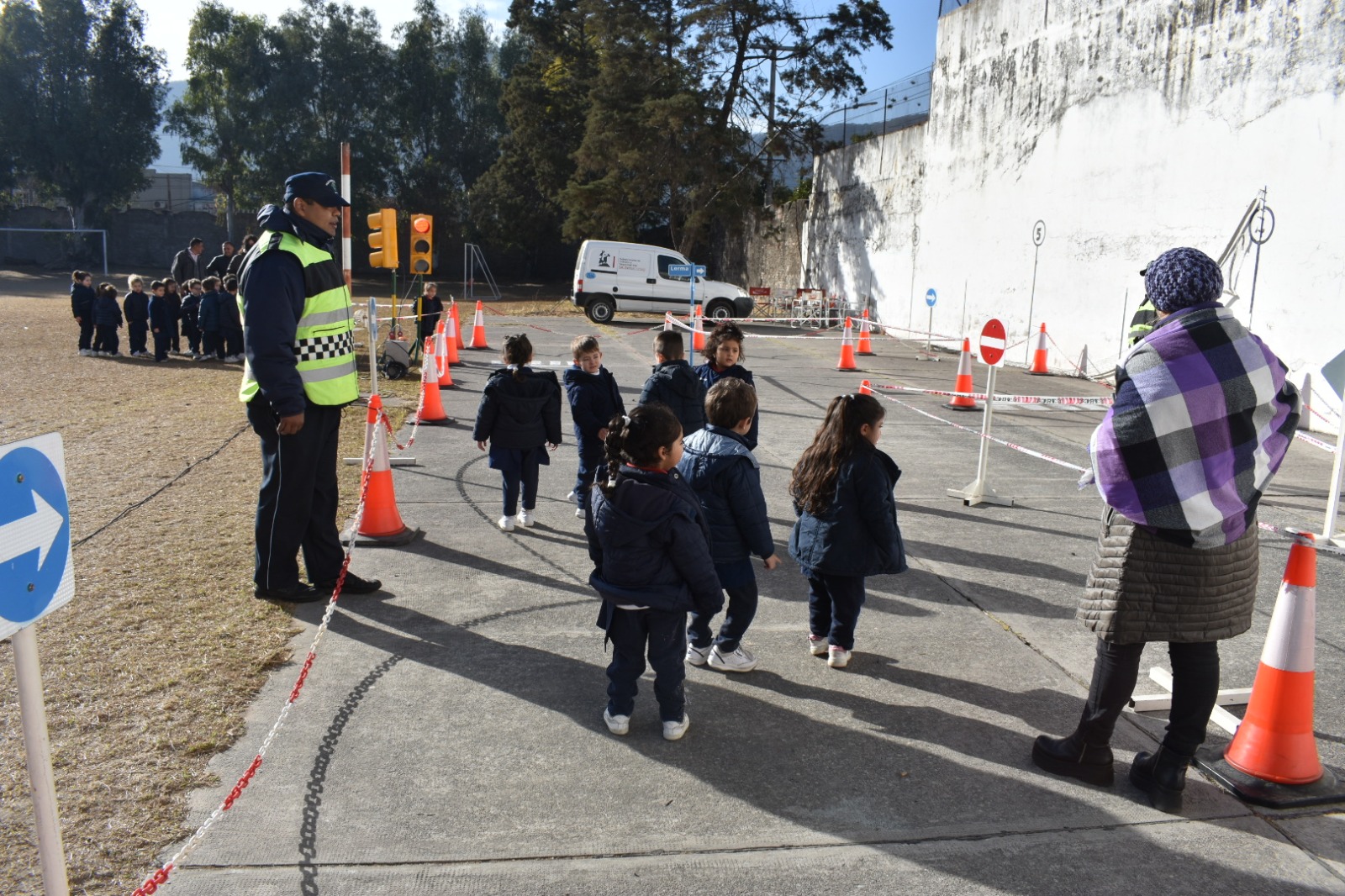 Abuelos colaborarán en la seguridad vial de las escuelas neuquinas